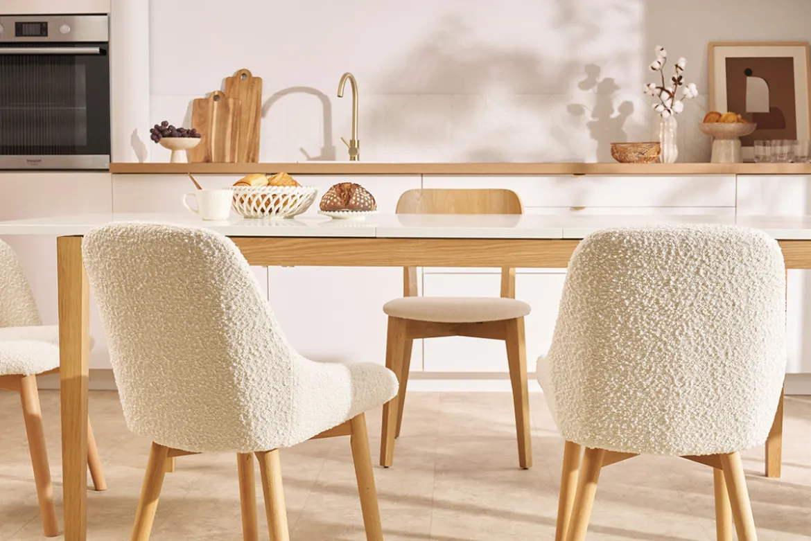 Chaises scandinaves en tissu effet laine bouclée blanc et bois clair massif (lot de 2) HOLO