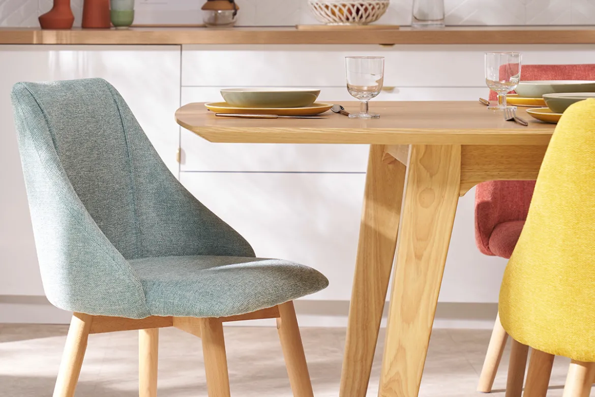 Chaises scandinaves en tissu effet velours texturé vert céladon et bois clair (lot de 2) HIGGINS
