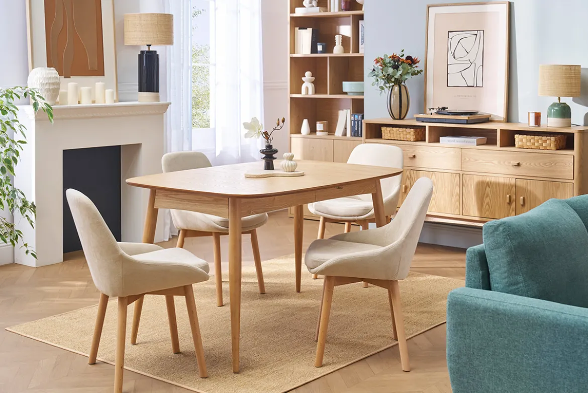 Chaises scandinaves en tissu effet velours beige et bois clair massif (lot de 2) HOLO