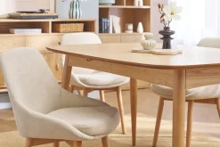 Chaises scandinaves en tissu effet velours beige et bois clair massif (lot de 2) HOLO