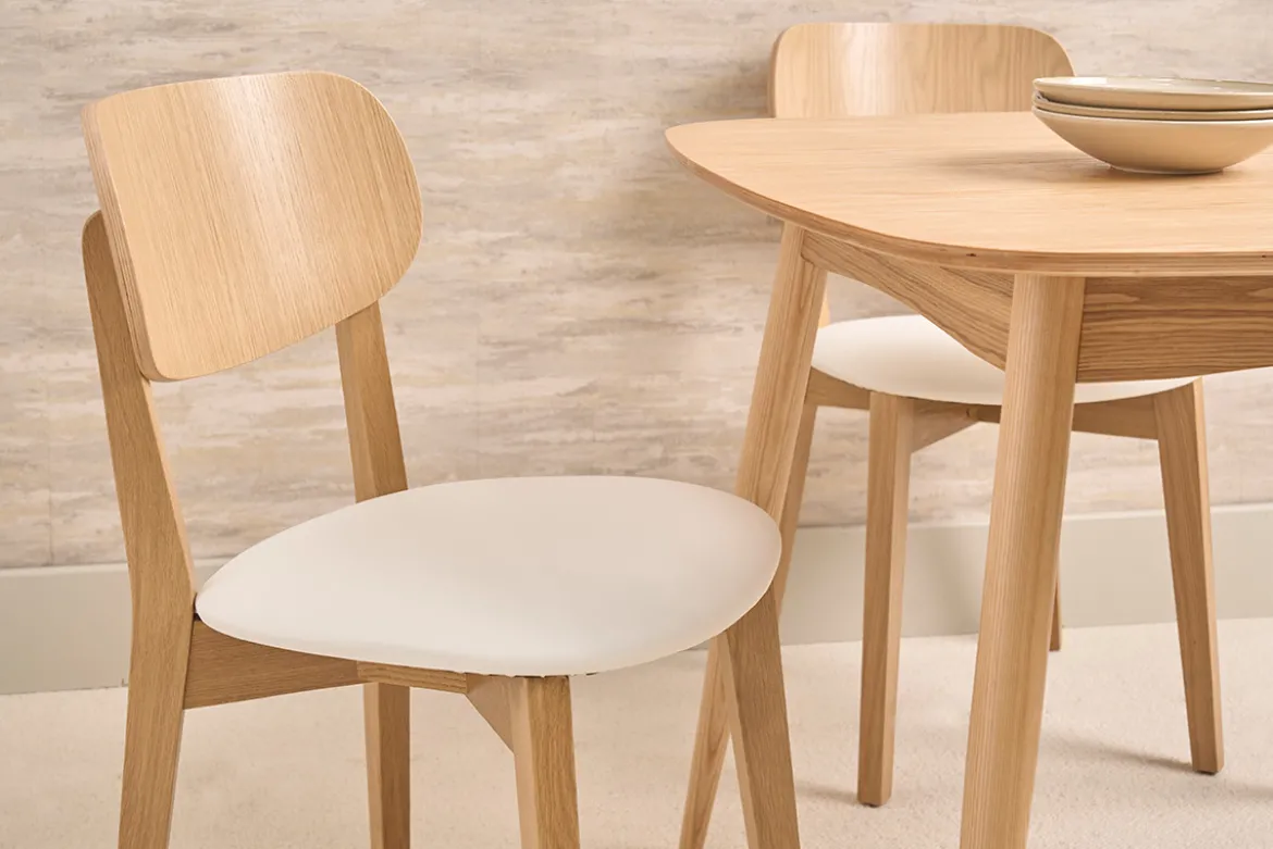 Chaises vintage en bois clair chêne et blanc (lot de 2) LUCIA