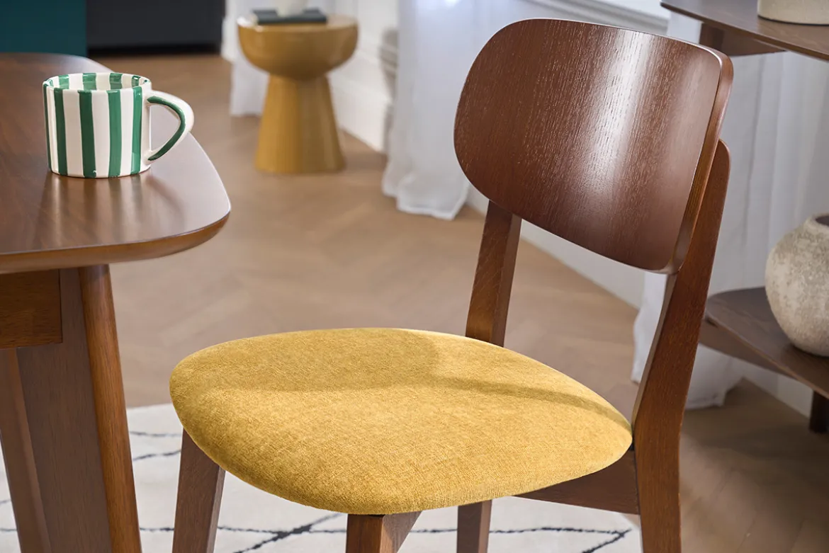 Chaises vintage en bois foncé chêne et tissu effet velours jaune moutarde (lot de 2) LUCIA