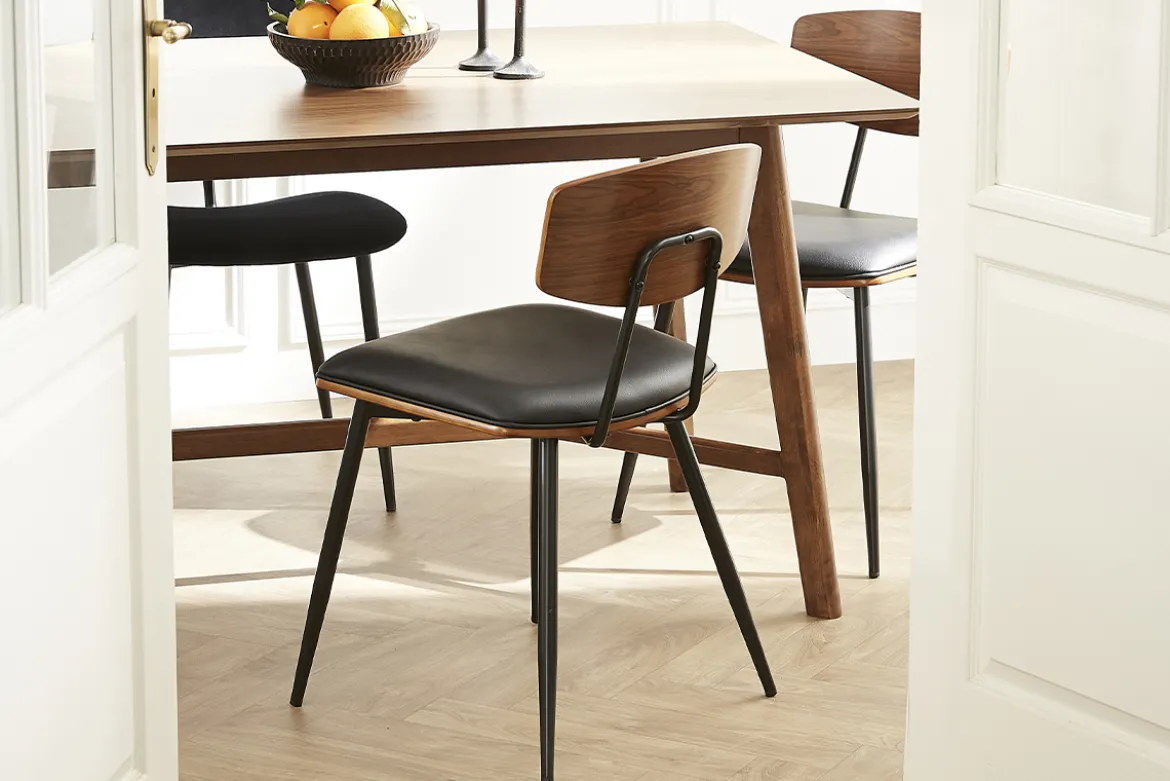 Chaises vintage en bois foncé noyer assises noires et métal noir (lot de 2) JOLINE