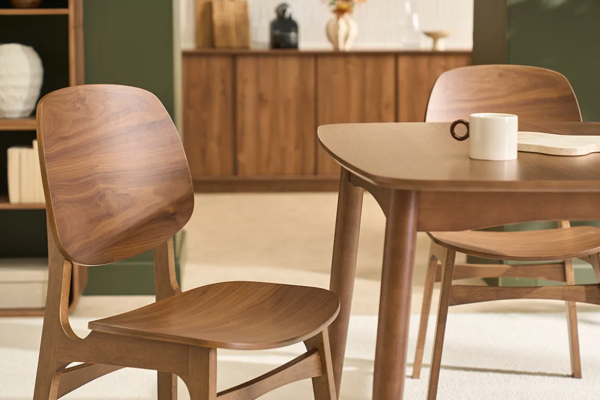 Chaises vintage en bois foncé noyer (lot de 2) SOQUETTE