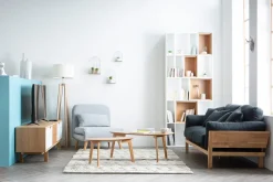 Fauteuil convertible scandinave en tissu gris foncé et bois clair AMIKO