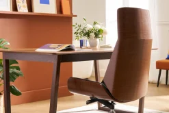 Fauteuil de bureau de direction design noir, bois foncé noyer et acier chromé CURVED