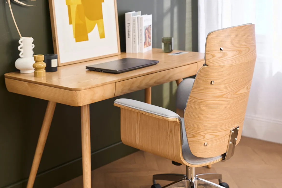 Fauteuil de bureau à roulettes design en tissu gris clair, bois clair et acier chromé ELON