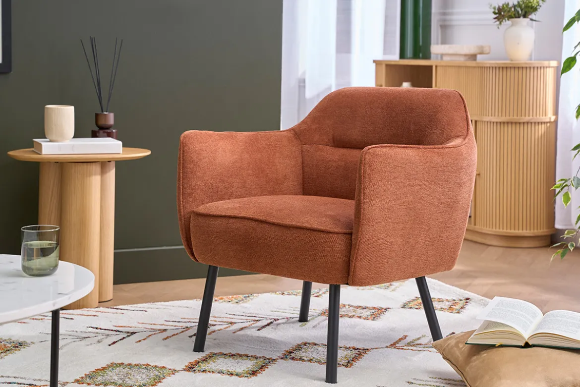Fauteuil design en tissu effet velours texturé terre brûlée et métal noir LAURENS