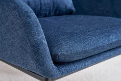 Fauteuil design en tissu effet velours texturé bleu foncé et métal noir MAXINE