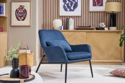 Fauteuil design en tissu effet velours texturé bleu foncé et métal noir MAXINE