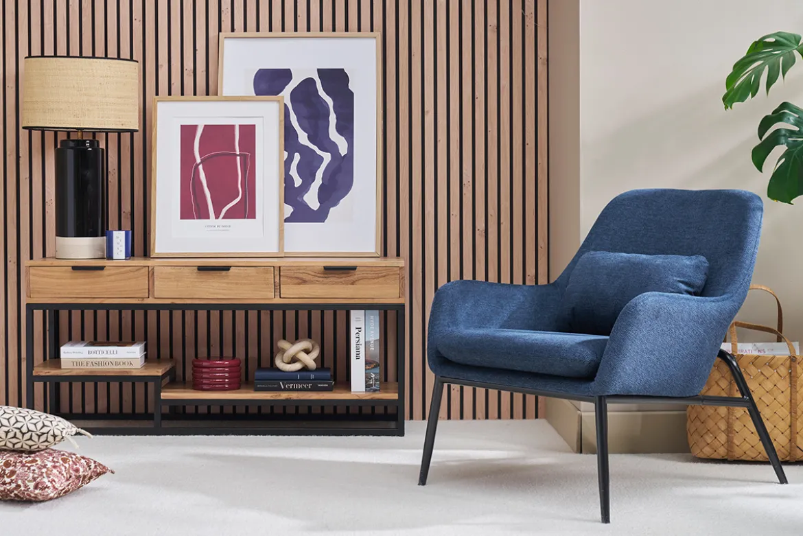 Fauteuil design en tissu effet velours texturé bleu foncé et métal noir MAXINE
