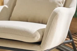 Fauteuil design en tissu effet velours beige et métal noir MAXINE