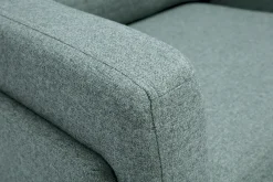 Fauteuil design en tissu vert de gris et métal noir MOSCO