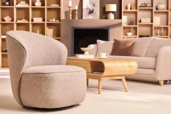 Fauteuil design pivotant en tissu taupe AMBER