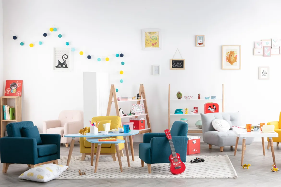 Fauteuil enfant scandinave en tissu menthe à l'eau et bois clair NORKID