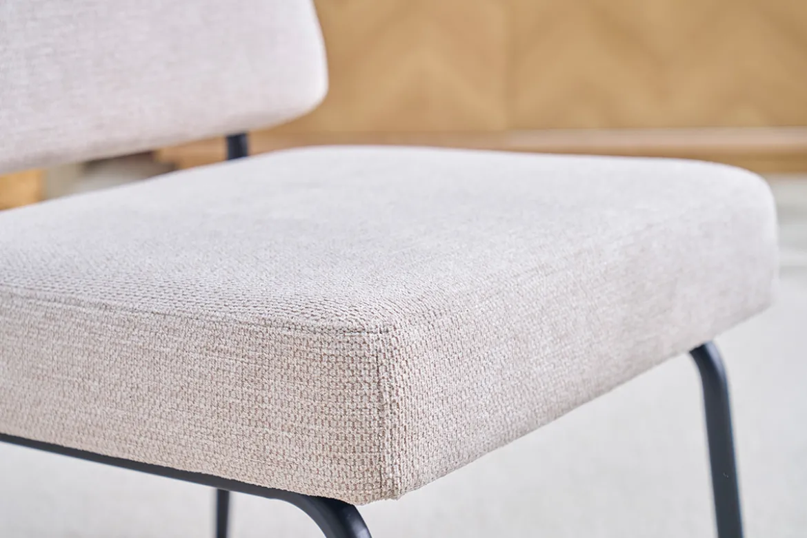 Fauteuil en tissu chenille beige et métal noir VEDANA