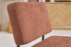 Fauteuil en tissu chenille terre brûlée et métal noir VEDANA