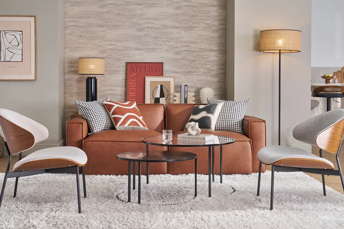 Fauteuil en tissu effet velours texturé gris, bois foncé et métal noir FABULO