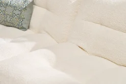 Fauteuil lounge en tissu bouclette blanc cassé BUMPY