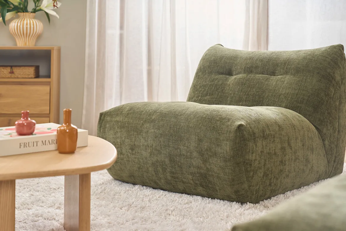 Fauteuil lounge en tissu effet velours texturé vert kaki BUMPY
