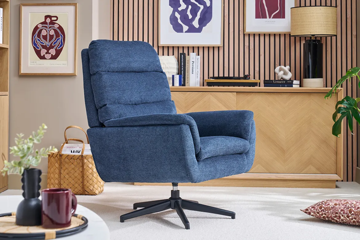 Fauteuil pivotant en tissu chenille bleu foncé et métal noir JONAH