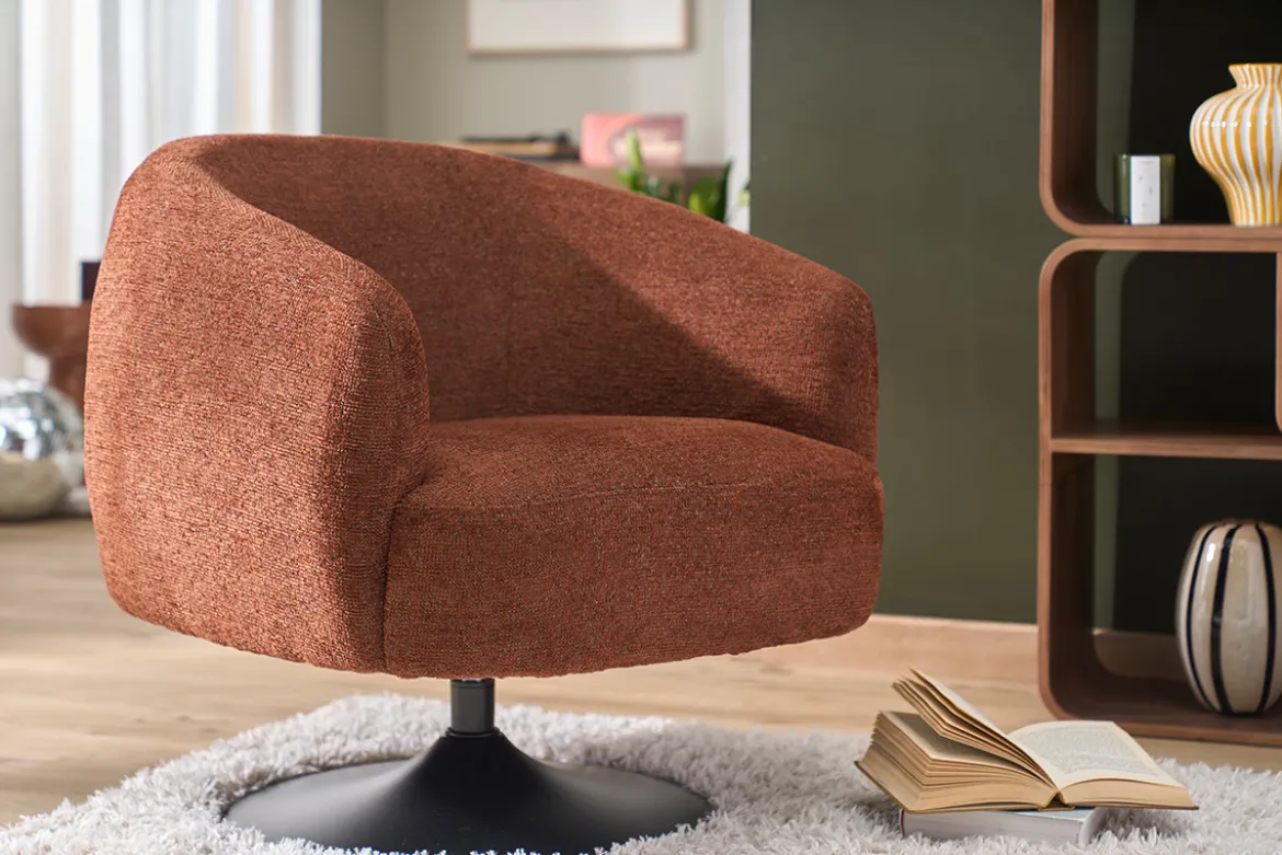 Fauteuil pivotant en tissu effet chenille brossé terre brûlée et métal noir BOWIE