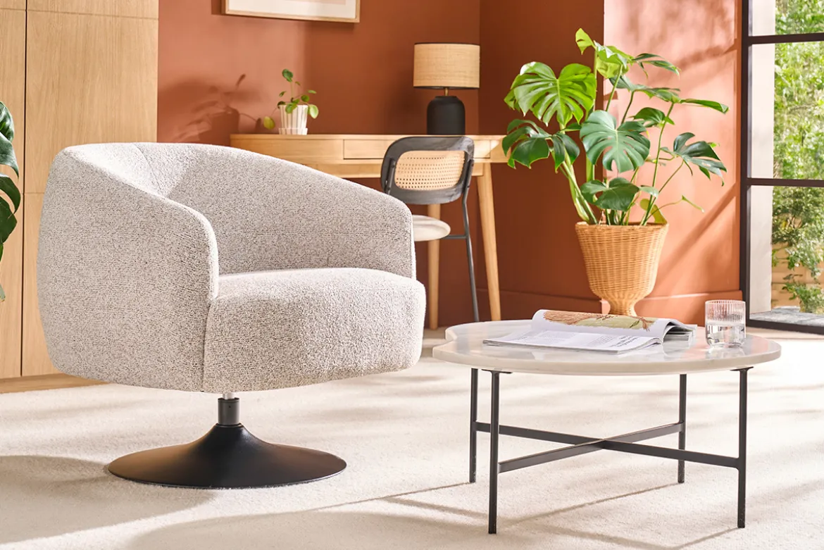 Fauteuil pivotant en tissu effet bouclette beige et métal noir BOWIE