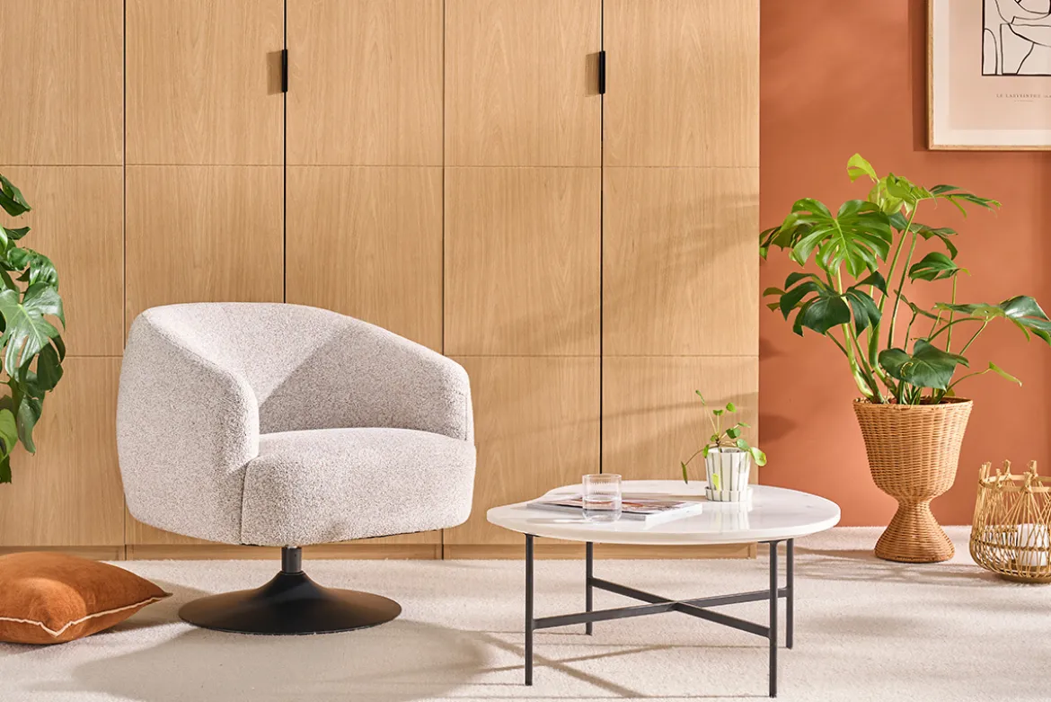 Fauteuil pivotant en tissu effet bouclette beige et métal noir BOWIE
