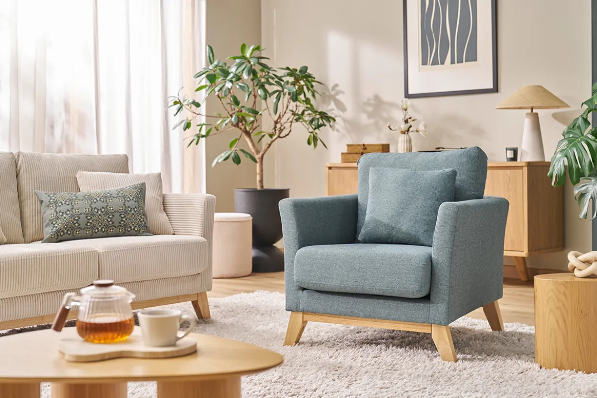 Fauteuil scandinave déhoussable en tissu vert de gris et bois clair OSLO