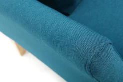 Fauteuil scandinave déhoussable en tissu bleu canard et bois clair OSLO