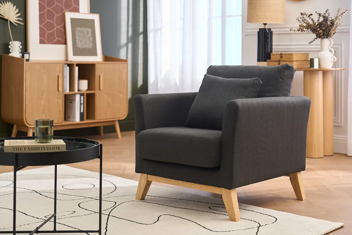 Fauteuil scandinave déhoussable en tissu gris foncé et bois clair OSLO