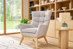 Fauteuil scandinave en tissu effet velours texturé gris clair et bois clair BRODY