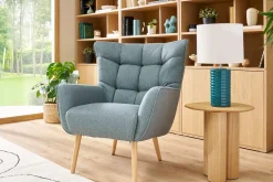 Fauteuil scandinave en tissu vert de gris et bois clair AVERY
