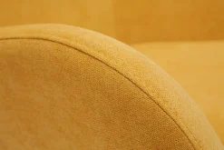 Fauteuil scandinave en tissu effet velours jaune moutarde et bois ESKUA