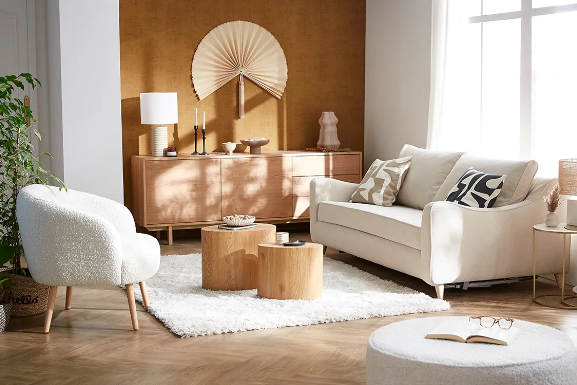 Fauteuil scandinave en tissu effet laine bouclée blanc cassé et bois clair MAGGIE
