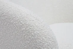 Fauteuil scandinave en tissu effet laine bouclée blanc cassé et bois clair MAGGIE