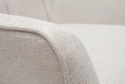 Fauteuil scandinave en tissu effet velours texturé beige et bois clair AVERY