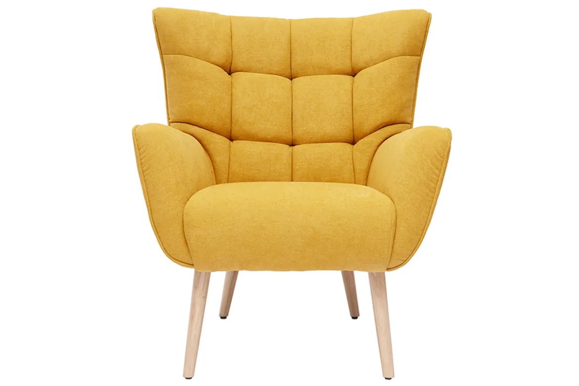 Fauteuil scandinave en tissu effet velours jaune moutarde et bois clair AVERY