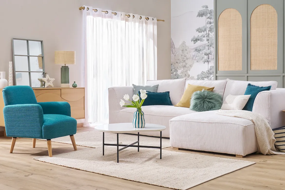 Fauteuil scandinave en tissu bleu canard et bois clair ISKO