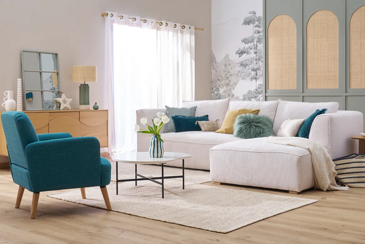 Fauteuil scandinave en tissu bleu canard et bois clair ISKO