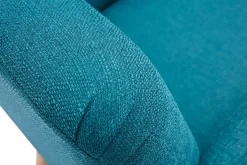 Fauteuil scandinave en tissu bleu canard et bois clair ISKO
