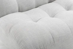 Fauteuil scandinave en tissu gris clair et bois clair YUMI