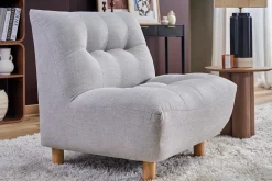 Fauteuil scandinave en tissu gris clair et bois clair YUMI