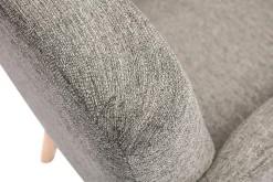 Fauteuil scandinave en tissu gris clair et bois clair ISKO