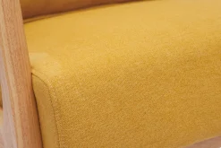 Fauteuil scandinave en tissu effet velours jaune moutarde et bois clair massif DERRY