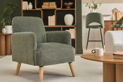 Fauteuil scandinave en tissu effet velours vert kaki et bois clair ISKO