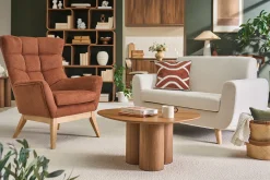 Fauteuil scandinave en tissu chenille terre brûlée et bois clair BRODY