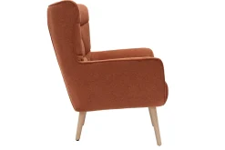 Fauteuil scandinave en tissu effet velours texturé terre brûlée et bois clair AVERY