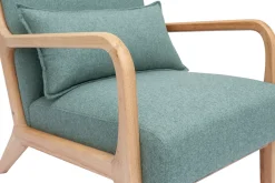 Fauteuil scandinave en tissu vert de gris et bois clair massif DERRY