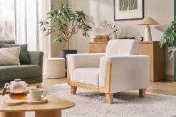 Fauteuil scandinave en tissu effet velours blanc cassé et bois clair FJORD